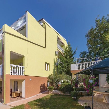 4 Bedroom Beautiful Apartment In Штинян Екстер'єр фото