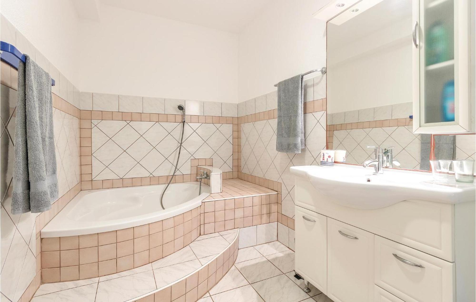 4 Bedroom Beautiful Apartment In Штинян Екстер'єр фото