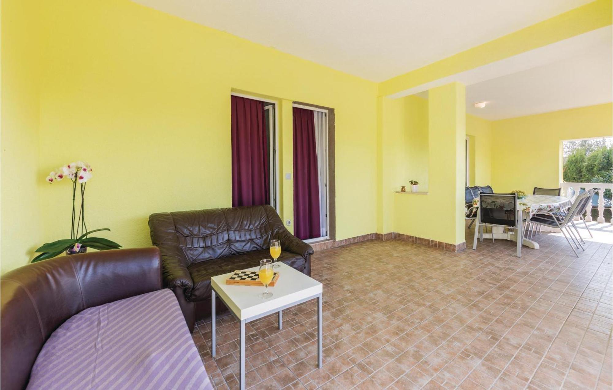 4 Bedroom Beautiful Apartment In Штинян Екстер'єр фото