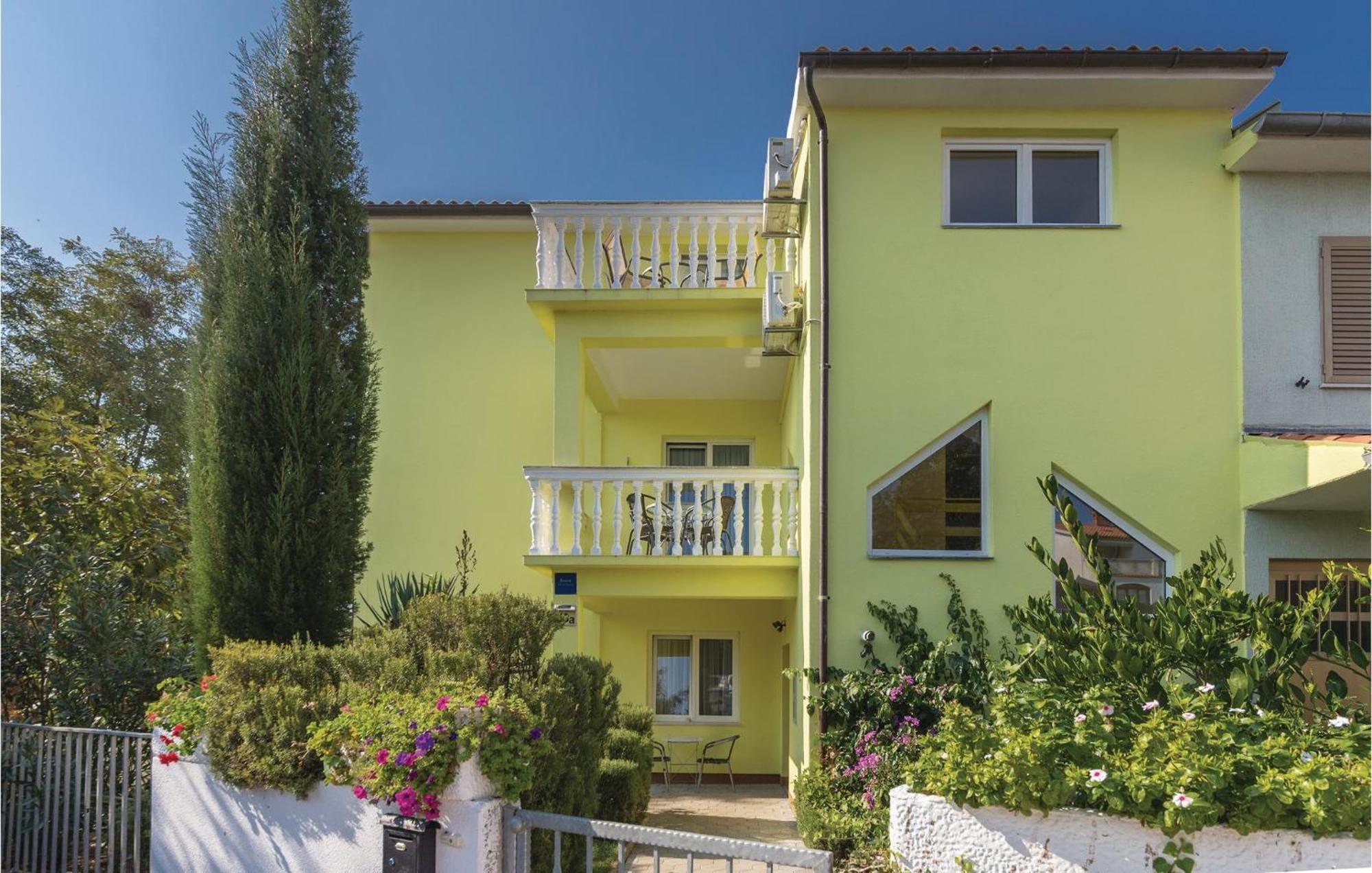 4 Bedroom Beautiful Apartment In Штинян Екстер'єр фото