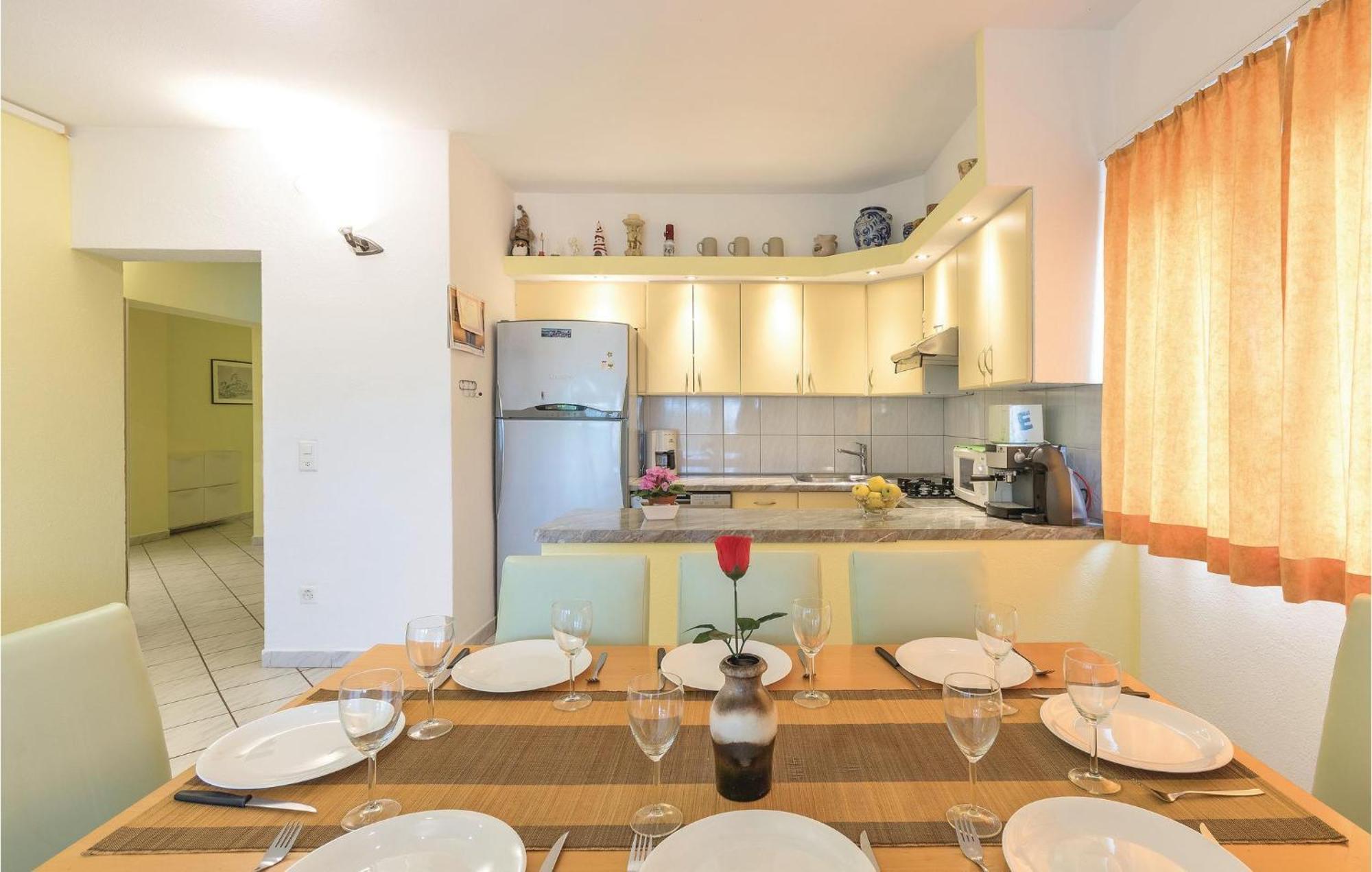 4 Bedroom Beautiful Apartment In Штинян Екстер'єр фото